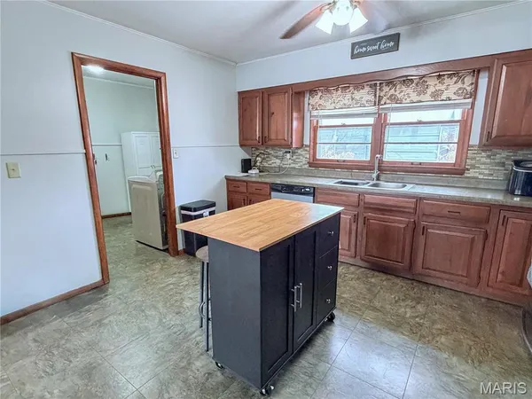 $153,500 | 827 West Johnson Street, Vandalia, IL 62471