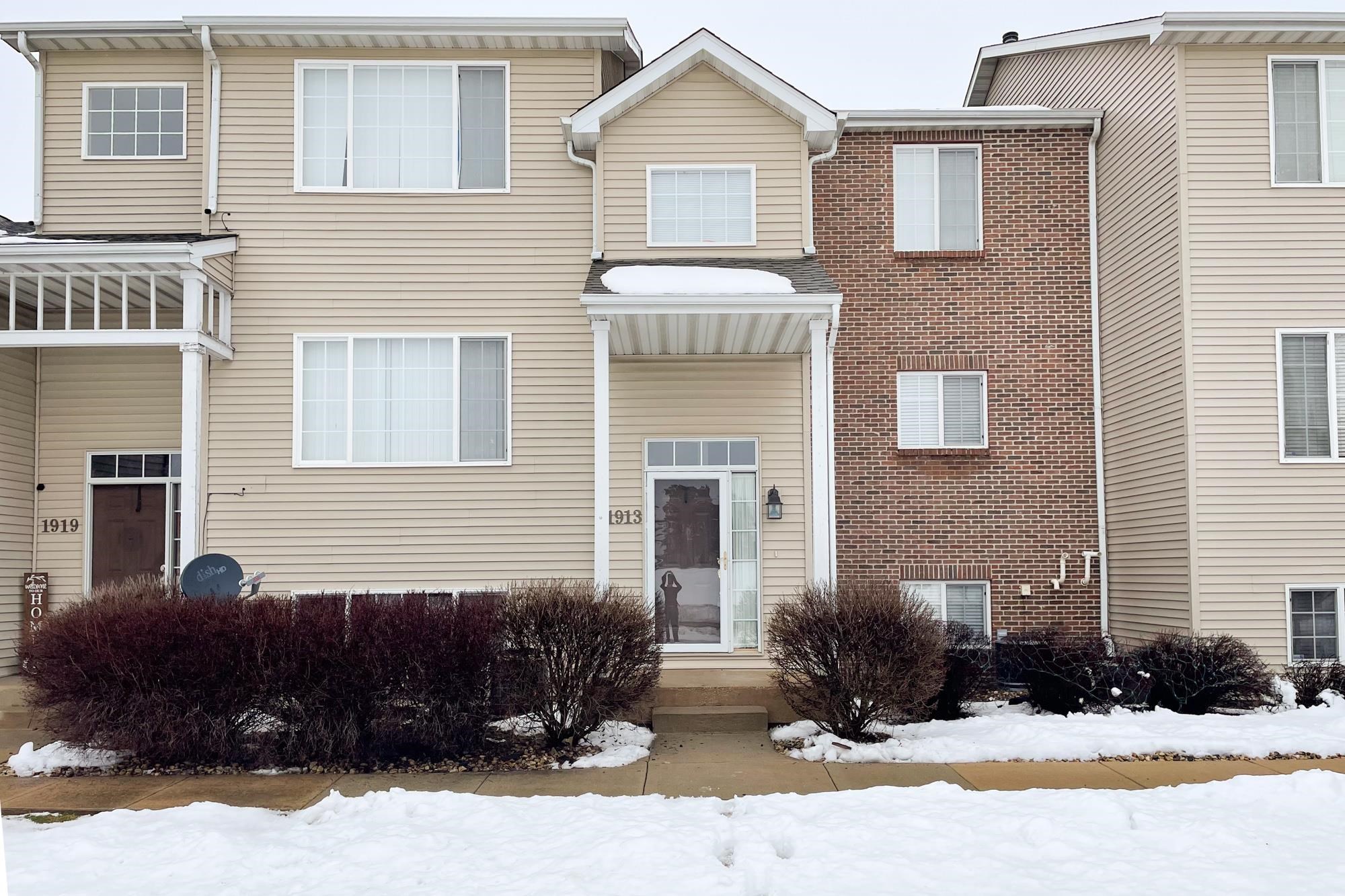 1913 Paddock Court Belvidere, IL 61008 - Photo 1 of 17 a front view of a house