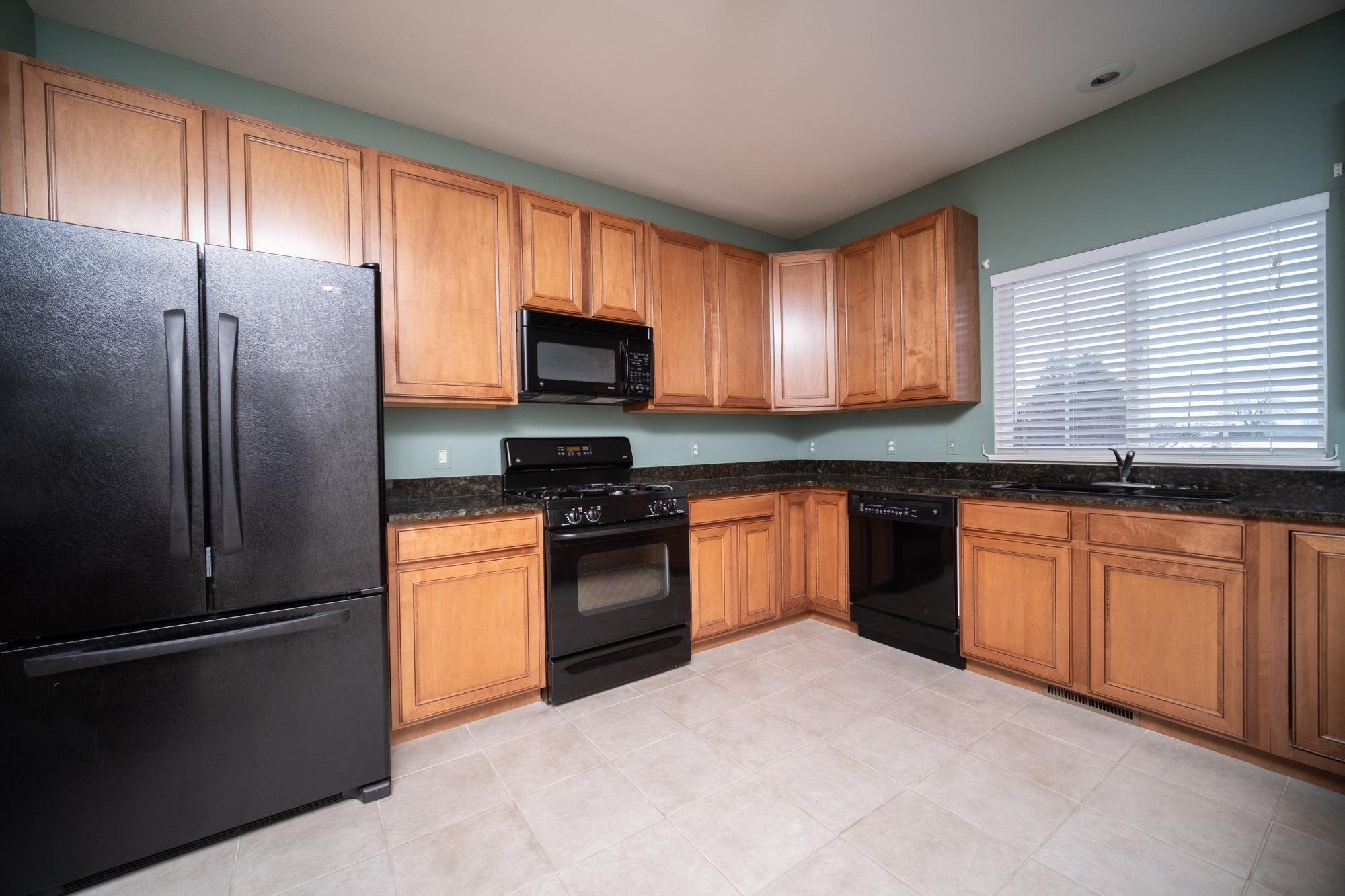 1913 Paddock Court Belvidere, IL 61008 - Photo 2 of 17 a kitchen with granite countertop stainless steel appliances a refrigerator stove microwave and sink