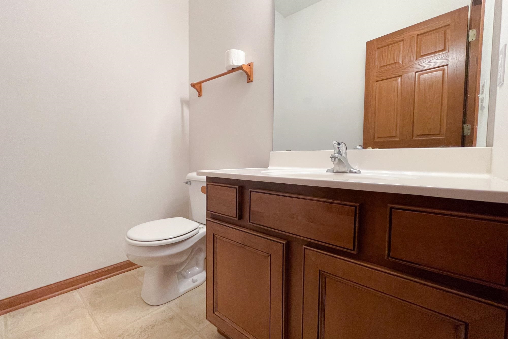 1913 Paddock Court Belvidere, IL 61008 - Photo 8 of 17 a bathroom with a sink and a toilet