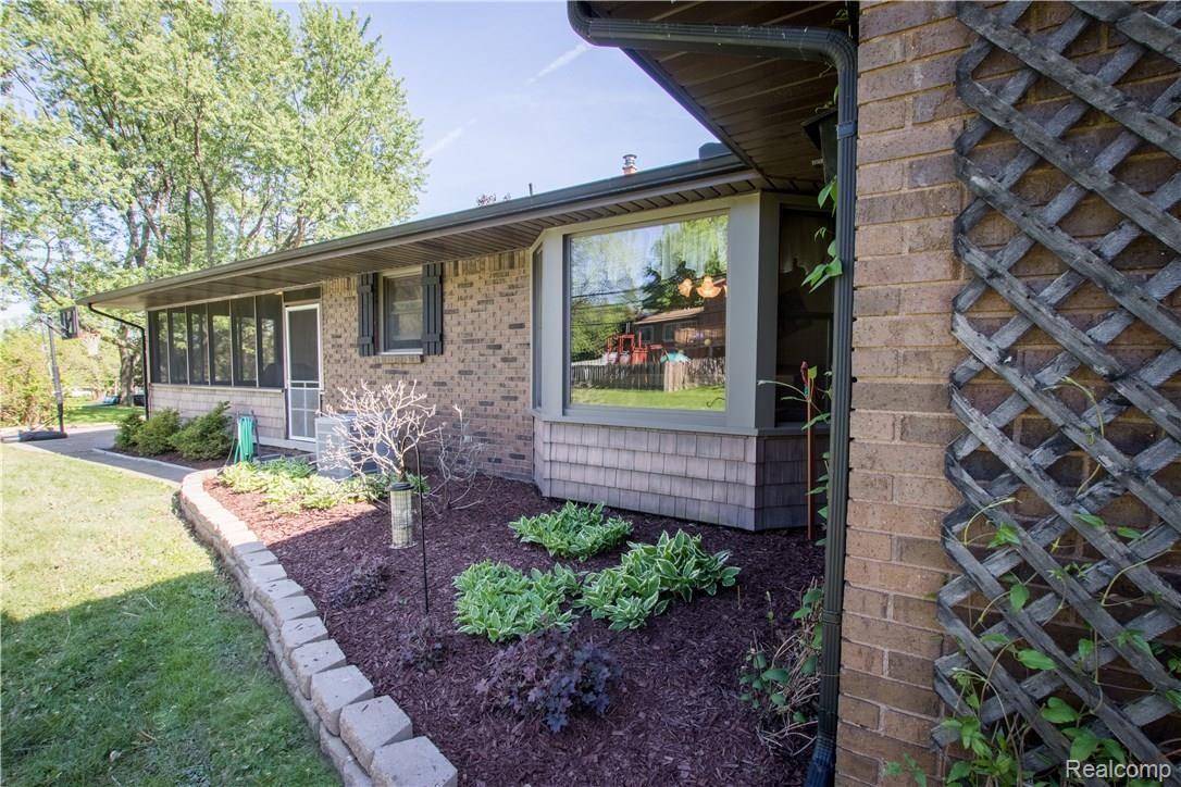 2772 West Tienken Road Rochester, MI 48306 - Photo 21 of 22 Backyard Side View.jpg