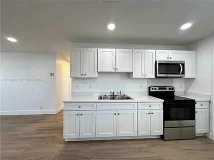 $2,225 | 128 Northwest 2nd Avenue, Unit A, Hallandale Beach, FL 33009