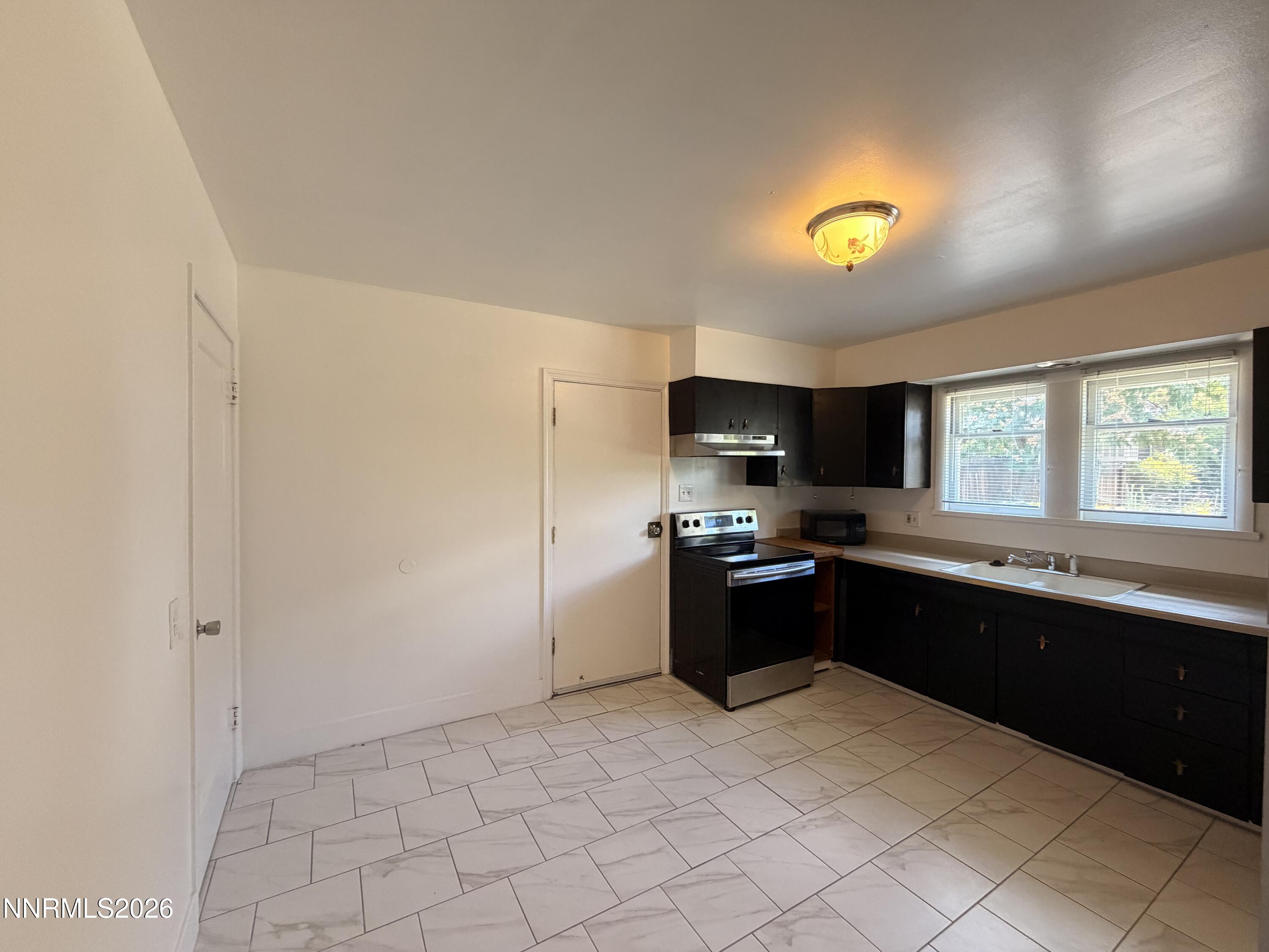 319 Thoma Street Reno, NV 89502 - Photo 5 of 20 2026-06-28 12.16.25