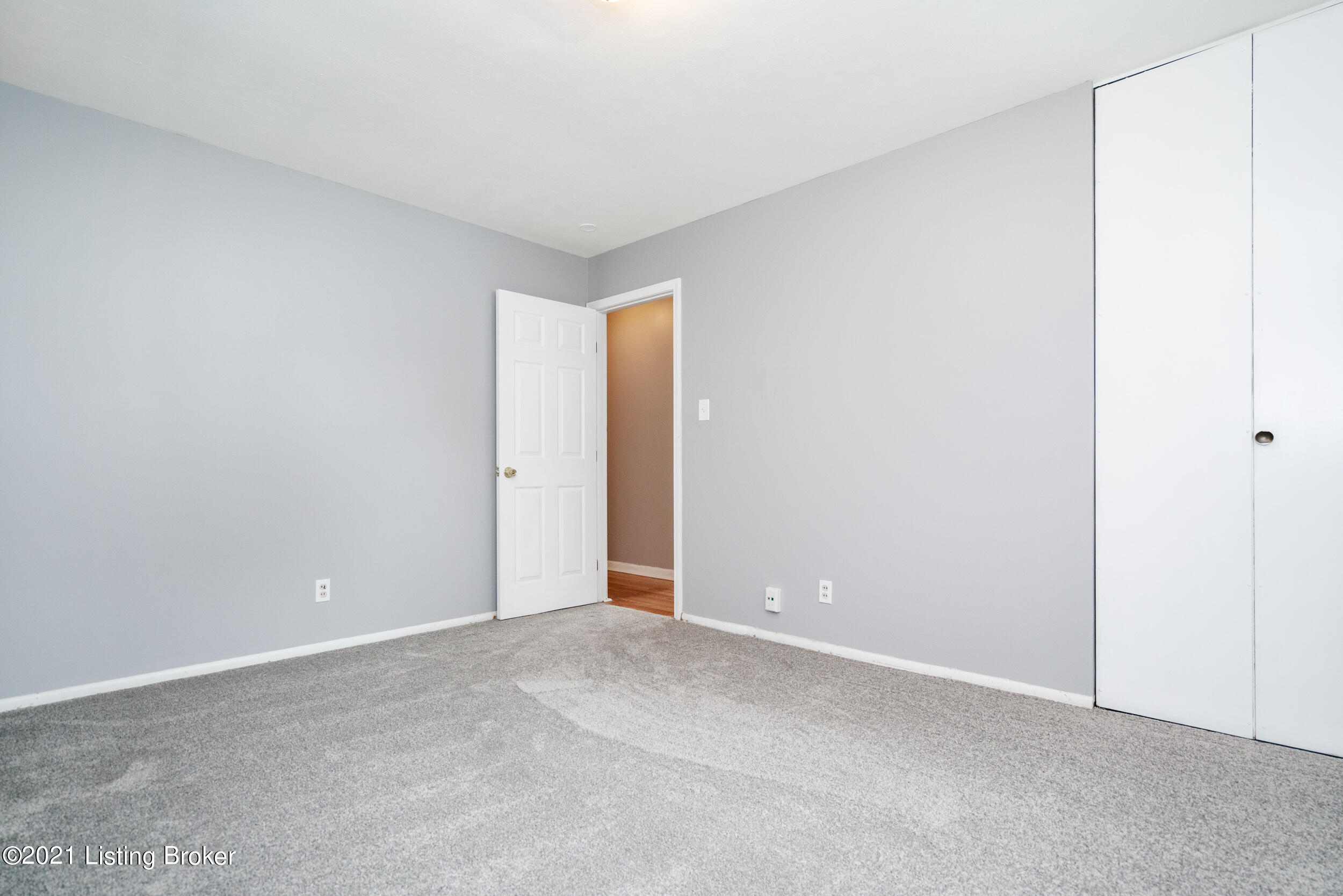 5009 Red Fern Road Louisville, KY 40218 - Photo 21 of 45 5009 Red Fern Road-30