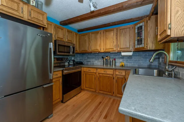 $385,000 | 4 B Pine Isle Drive, Unit B, Derry, NH 03038