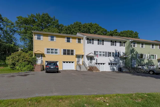 $385,000 | 4 B Pine Isle Drive, Unit B, Derry, NH 03038