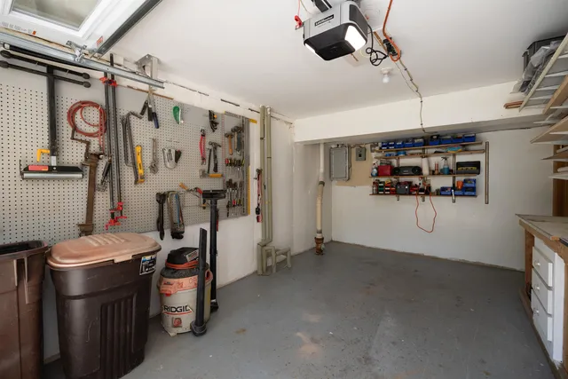 $385,000 | 4 B Pine Isle Drive, Unit B, Derry, NH 03038