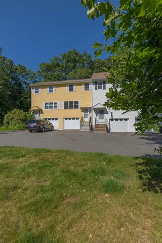 $385,000 | 4 B Pine Isle Drive, Unit B, Derry, NH 03038