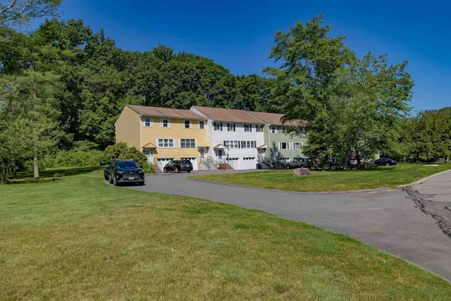 $385,000 | 4 B Pine Isle Drive, Unit B, Derry, NH 03038