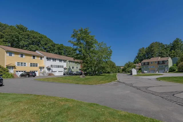 $385,000 | 4 B Pine Isle Drive, Unit B, Derry, NH 03038