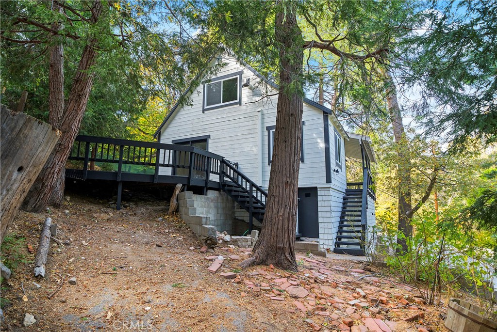 814 Glen View Lane Twin Peaks, CA 92391 - Photo 2 of 38 a view of a house with a yard