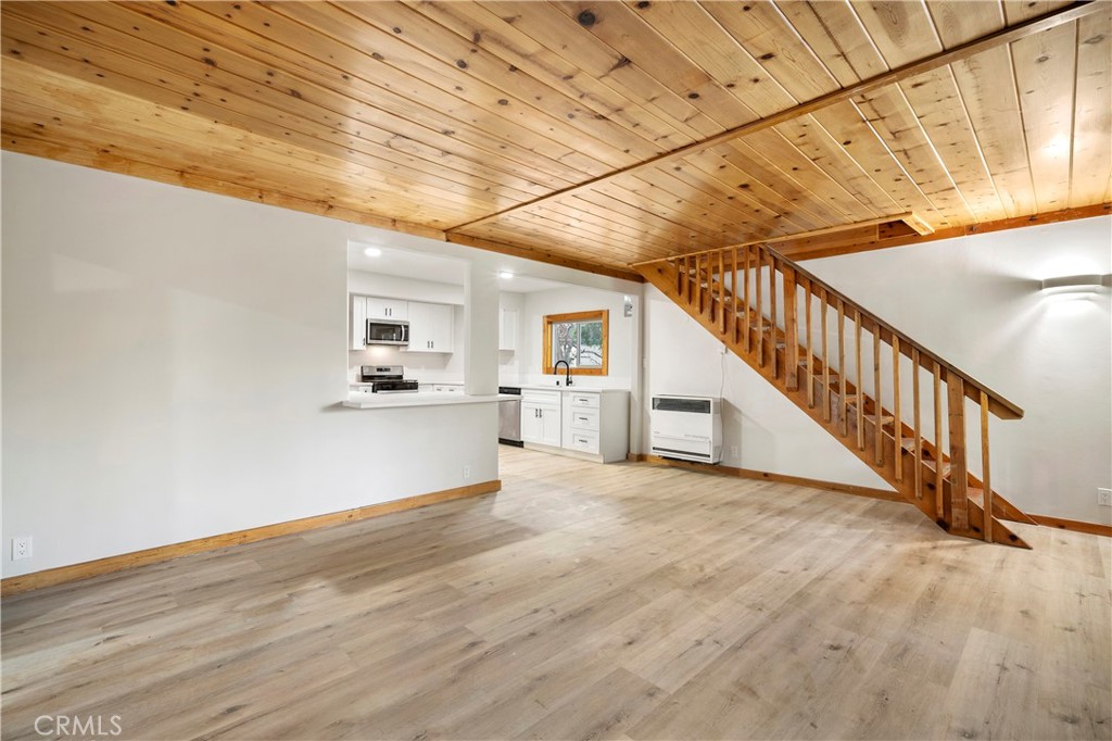 814 Glen View Lane Twin Peaks, CA 92391 - Photo 7 of 38 a view of empty room with wooden floor