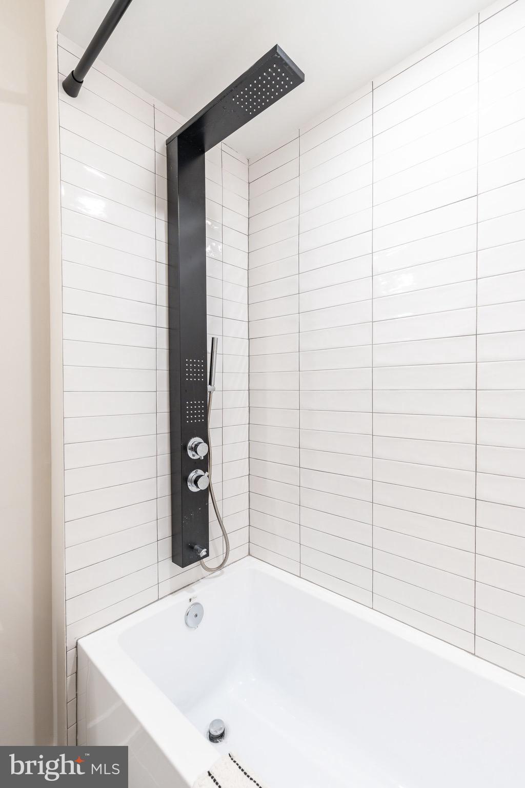 3841 Ridge Avenue Philadelphia, PA 19132 - Photo 31 of 45 a bathroom with a bathtub