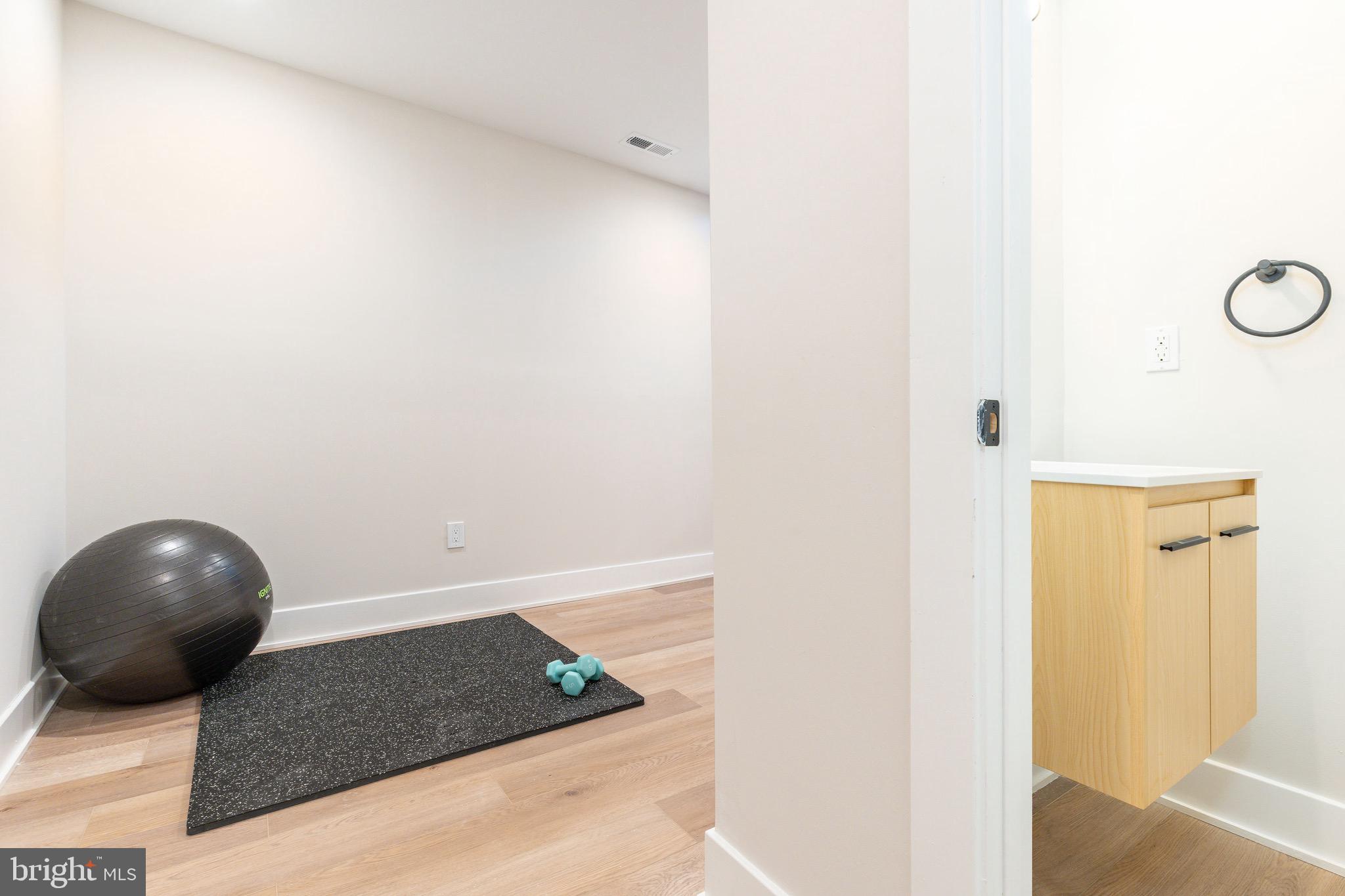 3841 Ridge Avenue Philadelphia, PA 19132 - Photo 41 of 45 a view of entryway