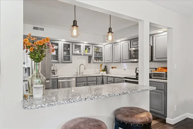 $339,900 | 7 Briar Hill Circle, Unit 7, Champaign, IL 61822