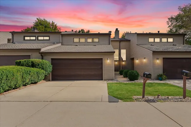 $339,900 | 7 Briar Hill Circle, Unit 7, Champaign, IL 61822