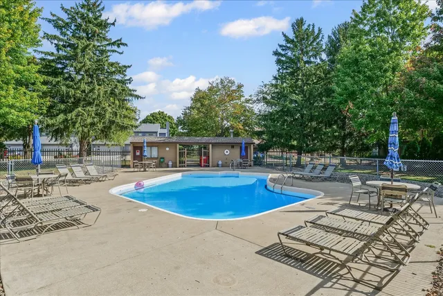 $339,900 | 7 Briar Hill Circle, Unit 7, Champaign, IL 61822