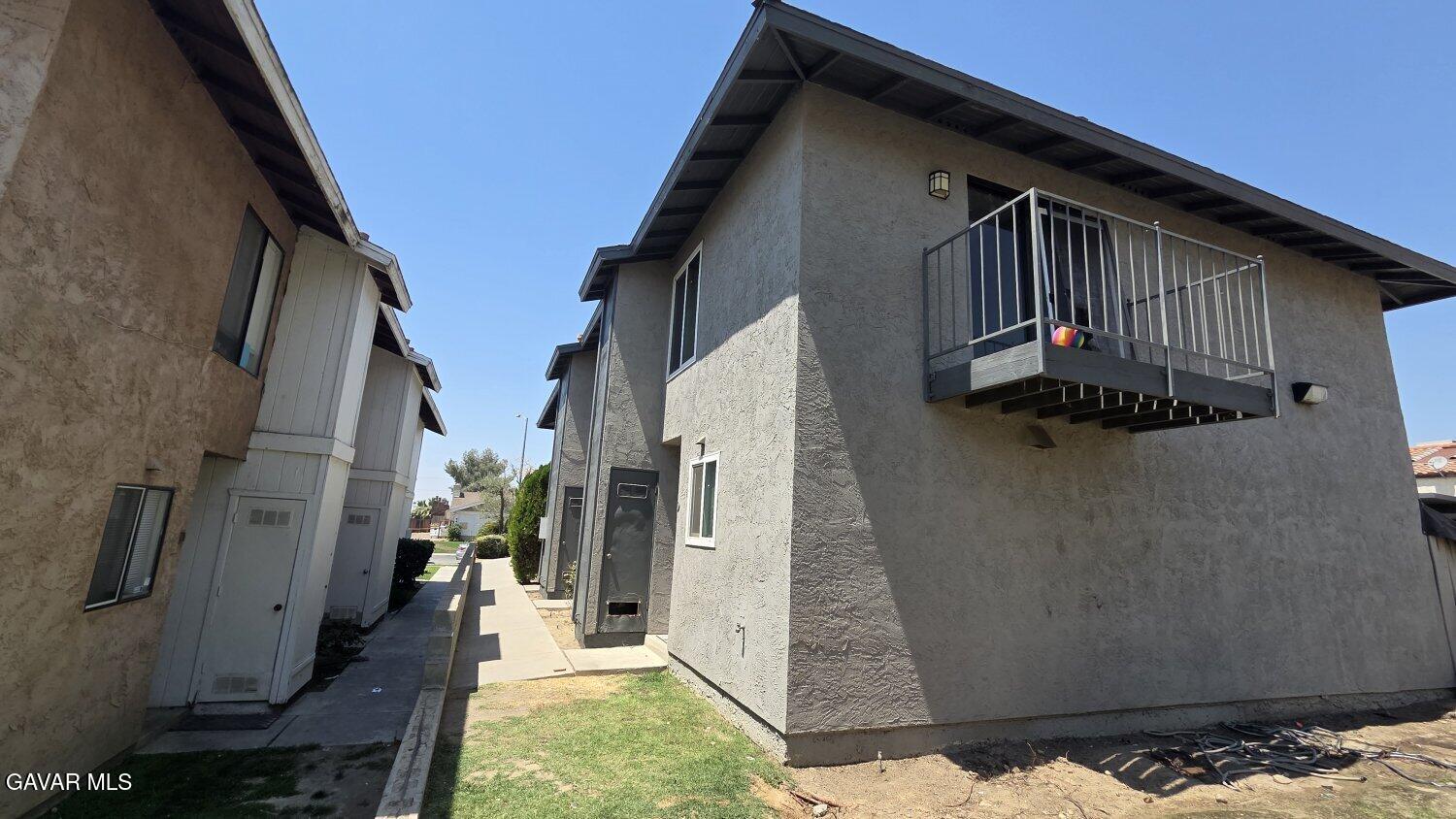 4404 Tierra Verde Street, Unit D Bakersfield, CA 93301 - Photo 3 of 9 03-TierraVerdeStD-2606209e7c