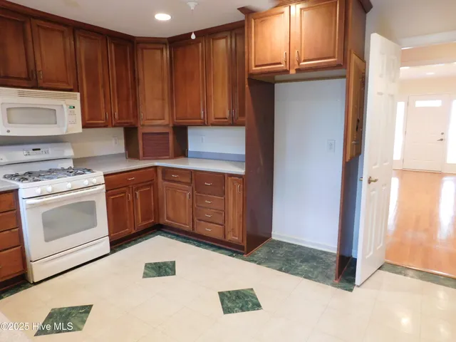 $1,799 | 914 Muirfield Place, New Bern, NC 28560