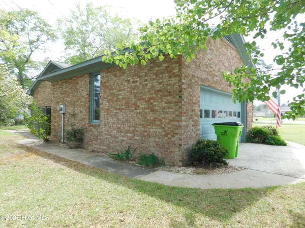 $1,799 | 914 Muirfield Place, New Bern, NC 28560
