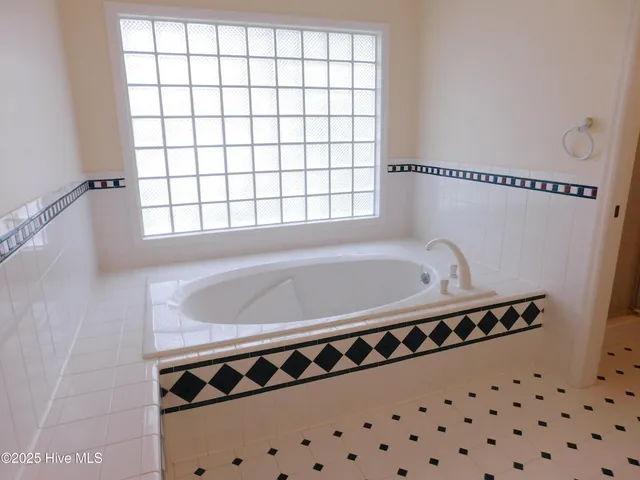 $1,799 | 914 Muirfield Place, New Bern, NC 28560