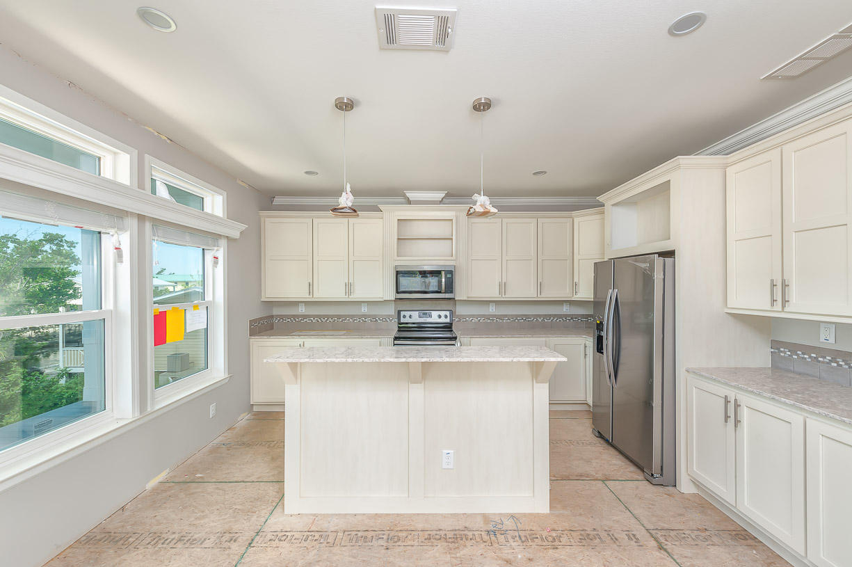 28240 County Road Summerland Key, FL 33042 - Photo 4 of 27 Kitchen with Island and Custom Cabinetry