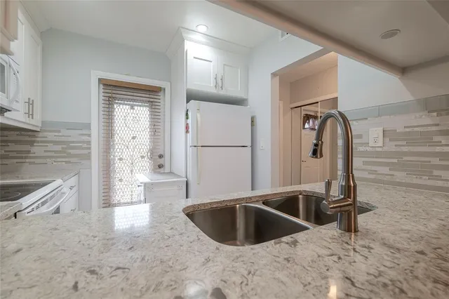 $140,000 | 5071 West Oakland Park Boulevard, Unit 209, Lauderdale Lakes, FL 33313