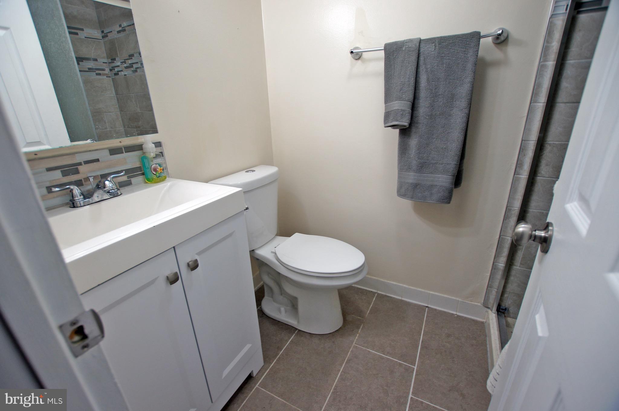 2243 Castle Rock Square, Unit 2B Reston, VA 20191 - Photo 9 of 13 Bath (Master)