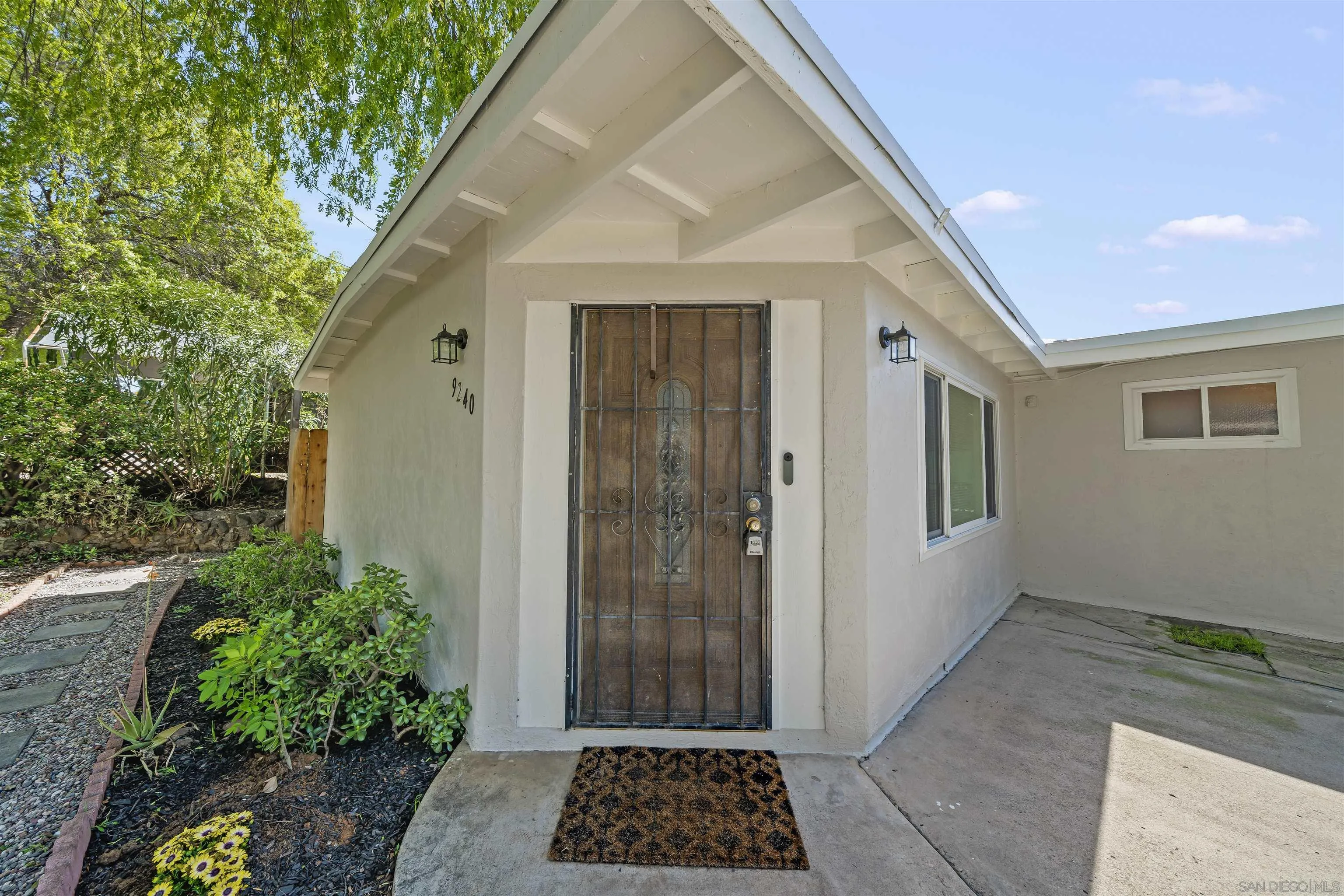 9240 Northcote Road Santee, CA 92071 - Photo 5 of 45 a view of a garage