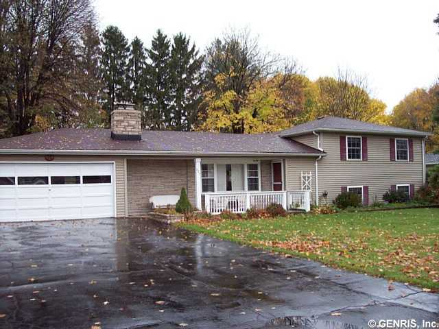 924 Embury Road Penfield, NY 14526 - Photo 1 of 1 Exterior Front