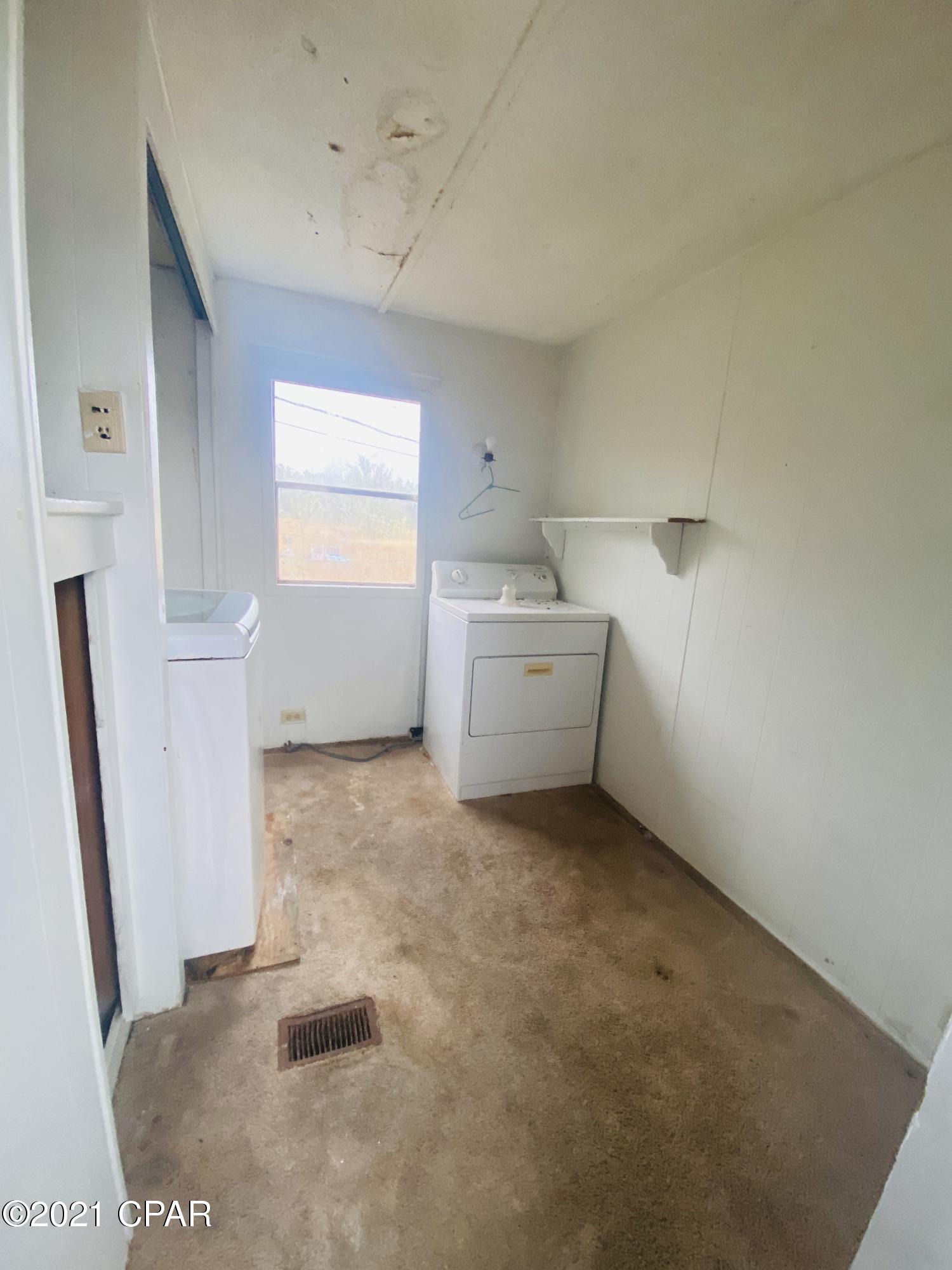 1007 Spikes Road Southport, FL 32409 - Photo 29 of 33