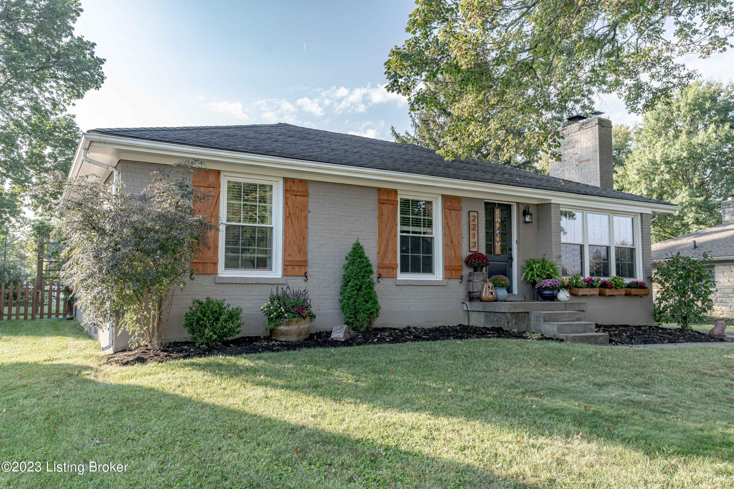 2213 Janlyn Road Louisville, KY 40299 - Photo 6 of 77 DSC08071