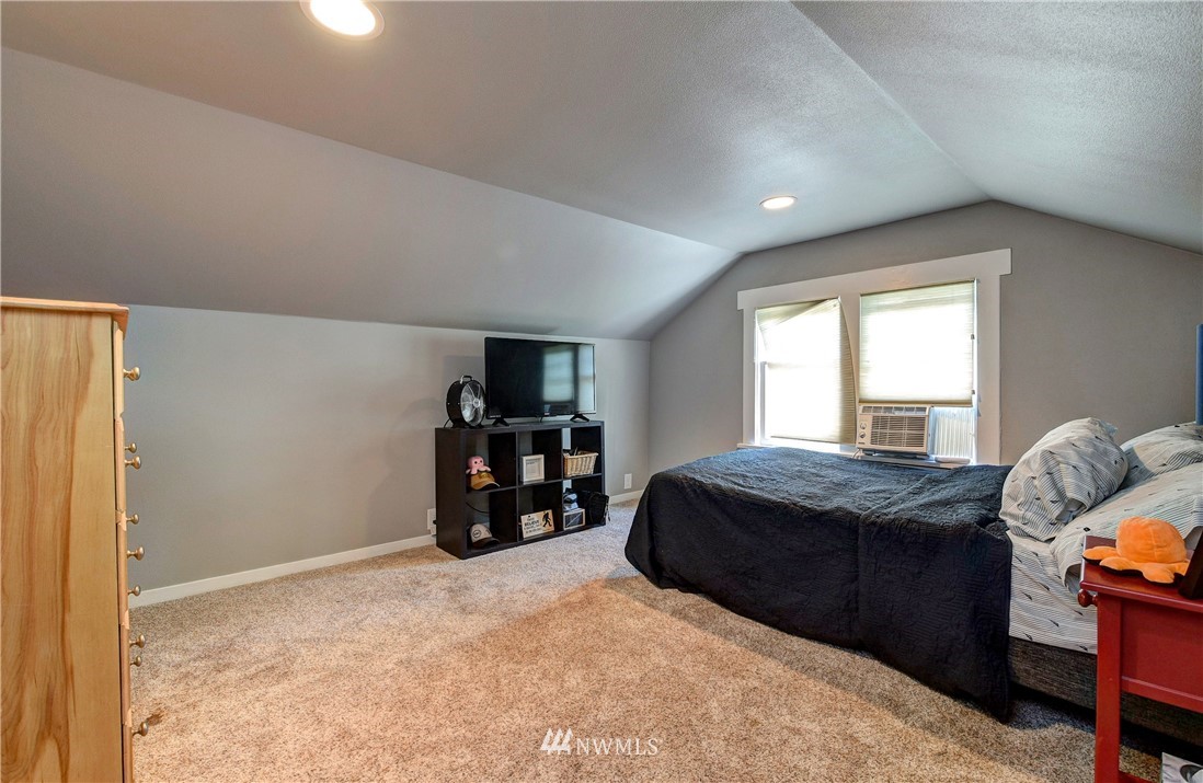 1014 Rucker Avenue Everett, WA 98201 - Photo 14 of 22