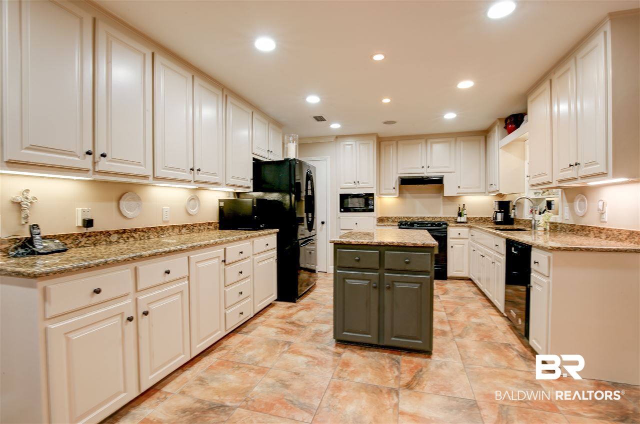 3805 South Conway Drive Mobile, AL 36608 - Photo 8 of 40