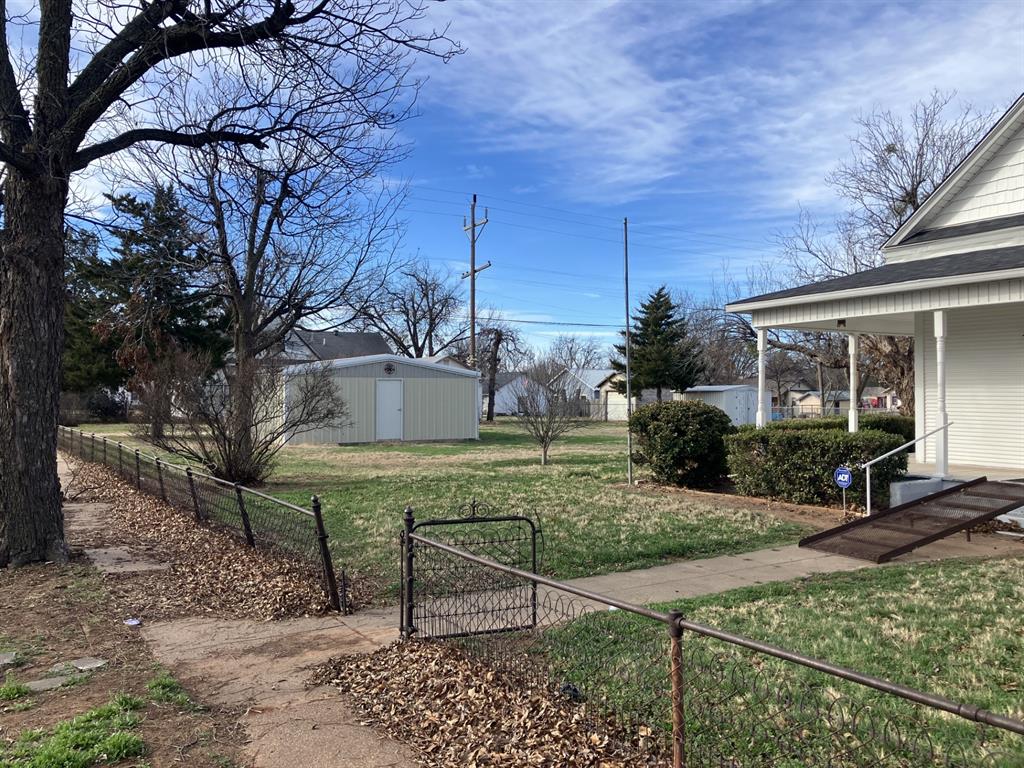 109 North Foley Street Seymour, TX 76380 - Photo 2 of 30