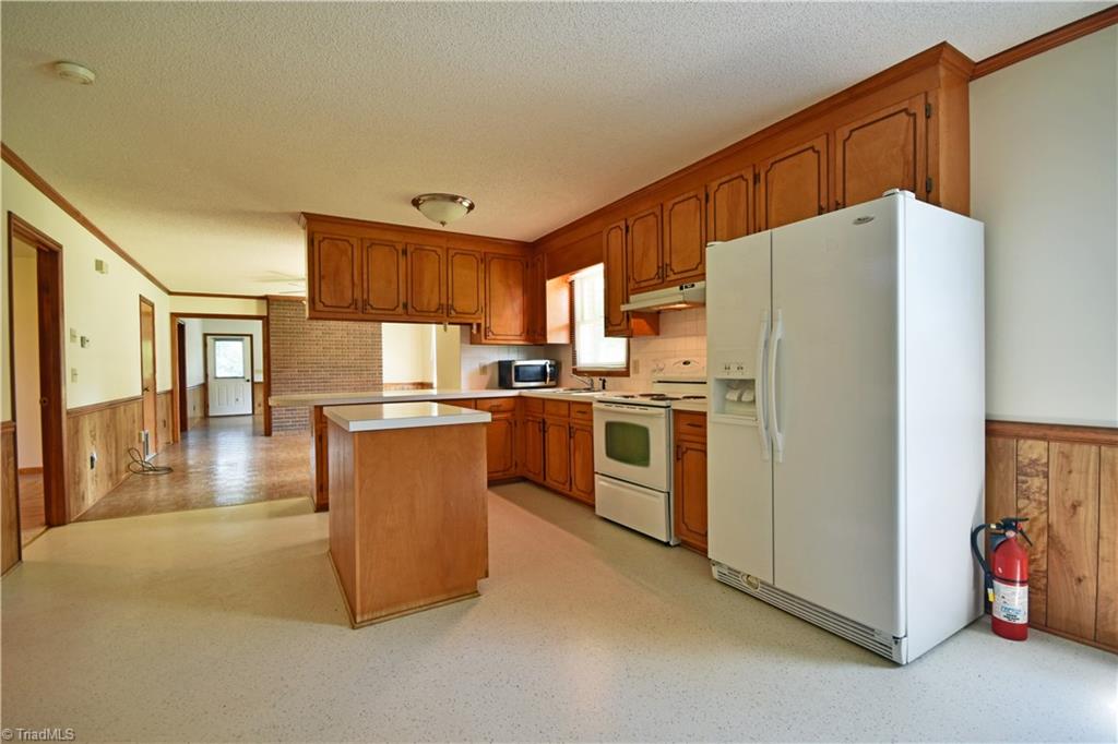 1058 Priddy Road King, NC 27021 - Photo 6 of 29