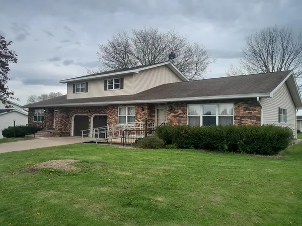 $248,000 | 335-337 East Alona Lane, Lancaster, WI 53813