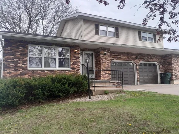$248,000 | 335-337 East Alona Lane, Lancaster, WI 53813
