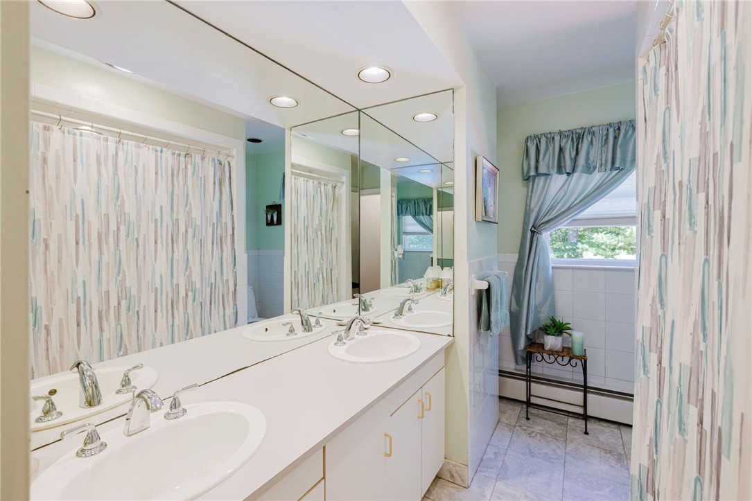 22 Oakview Terrace Glocester, RI 02857 - Photo 11 of 36