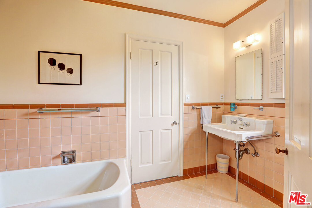 10450 Charing Cross Road Los Angeles, CA 90024 - Photo 26 of 33