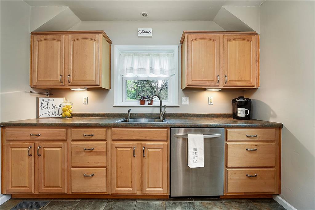 6065 Library Road Bethel Park, PA 15102 - Photo 8 of 25 Gallery Image 8