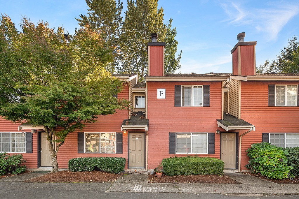 412 Center Road, Unit E6 Everett, WA 98204 - Photo 1 of 12