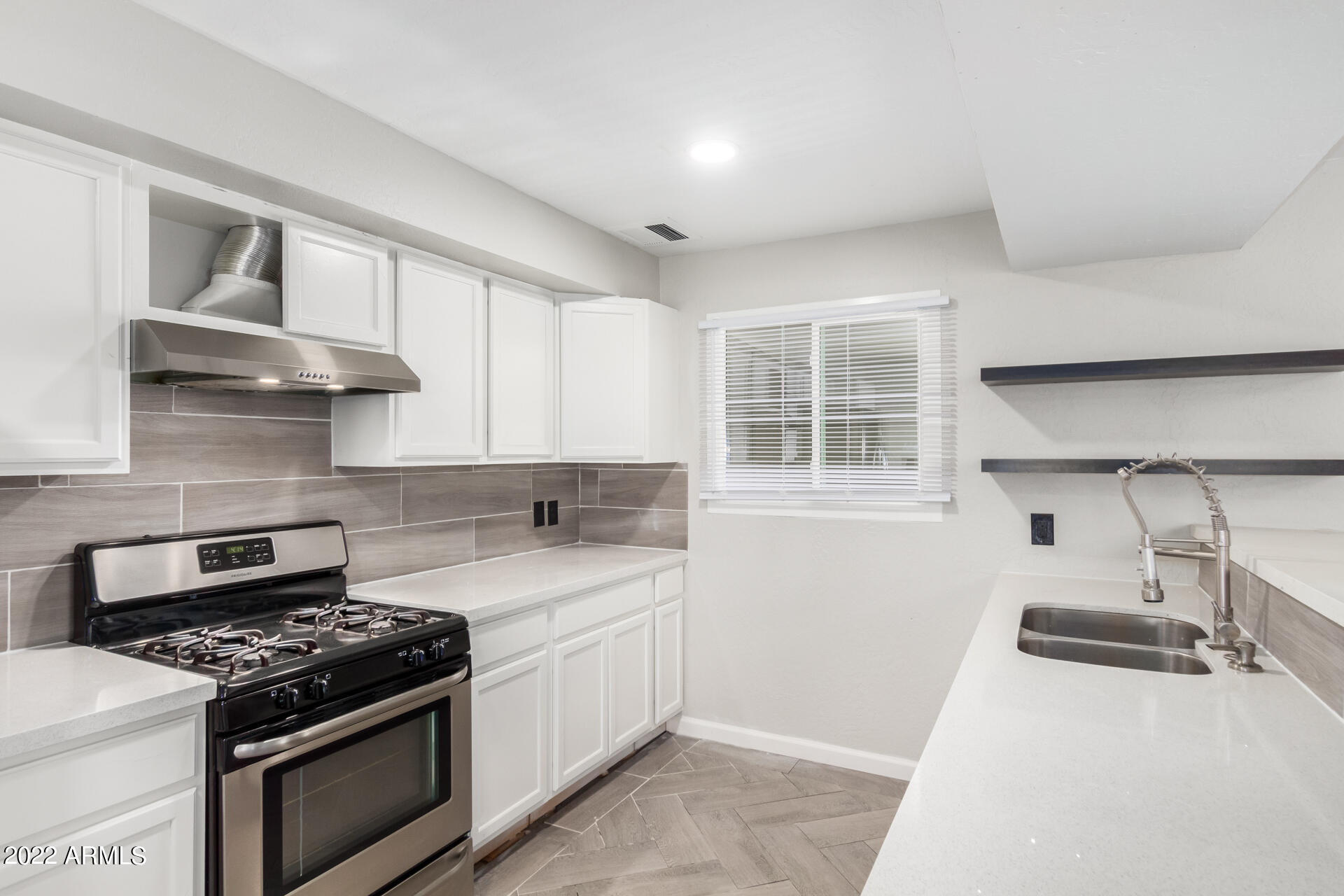 8227 West Osborn Road Phoenix, AZ 85033 - Photo 13 of 28 15-Osborn