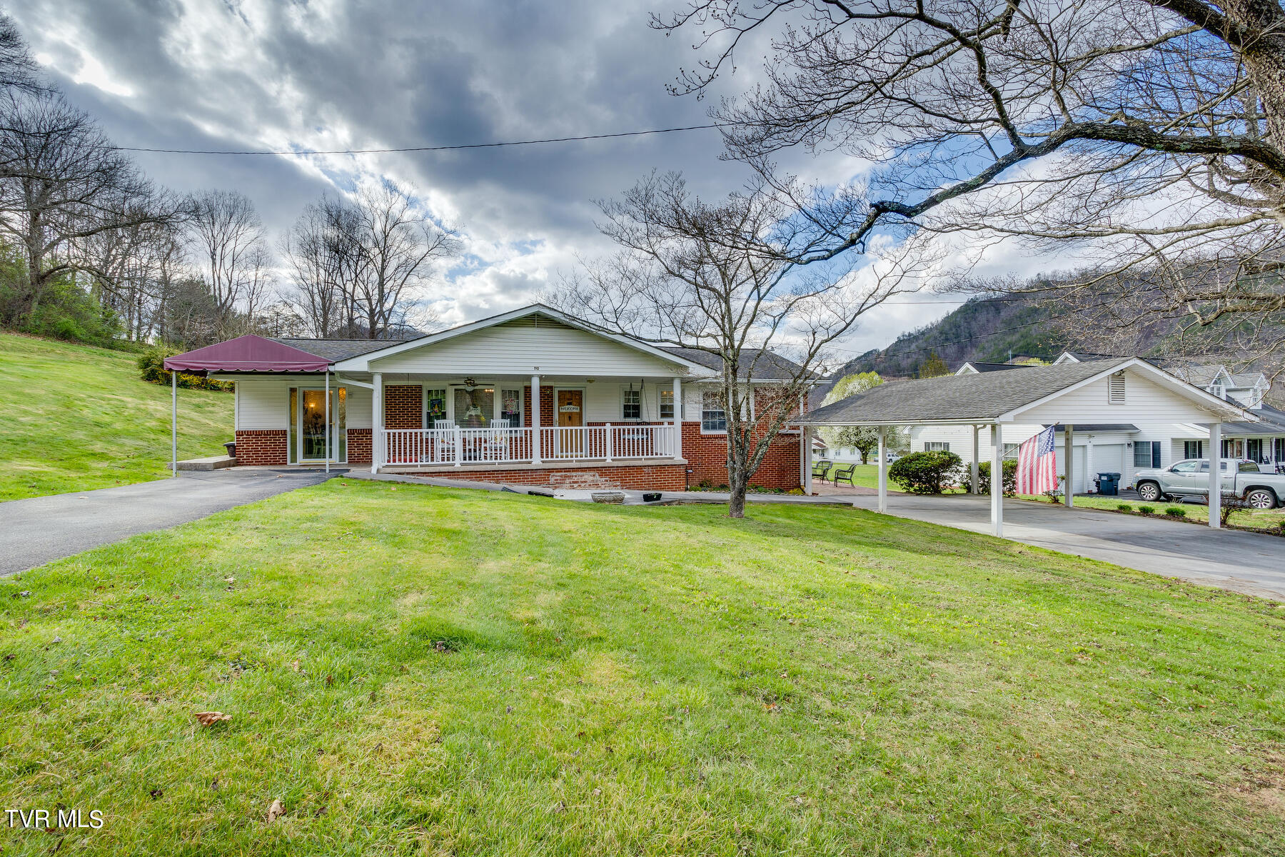 110 Dogwood Acres Road Hampton, TN 37658 - Photo 1 of 37 001