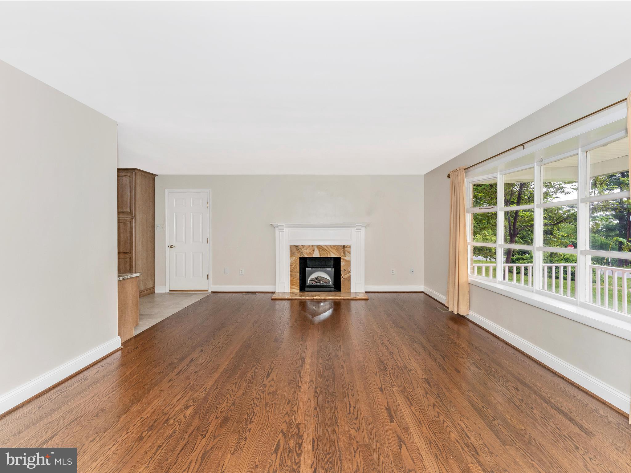 8549 Rocky Springs Road Frederick, MD 21702 - Photo 5 of 67 Living Room