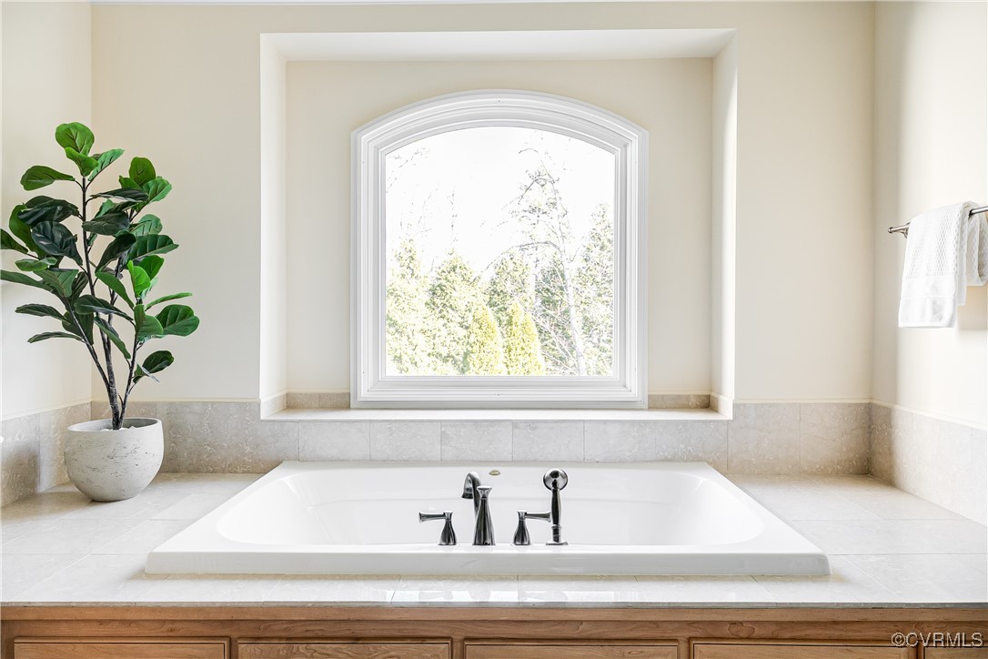 521 Raleigh Manor Road Henrico, VA 23229 - Photo 24 of 46 a view of a living room