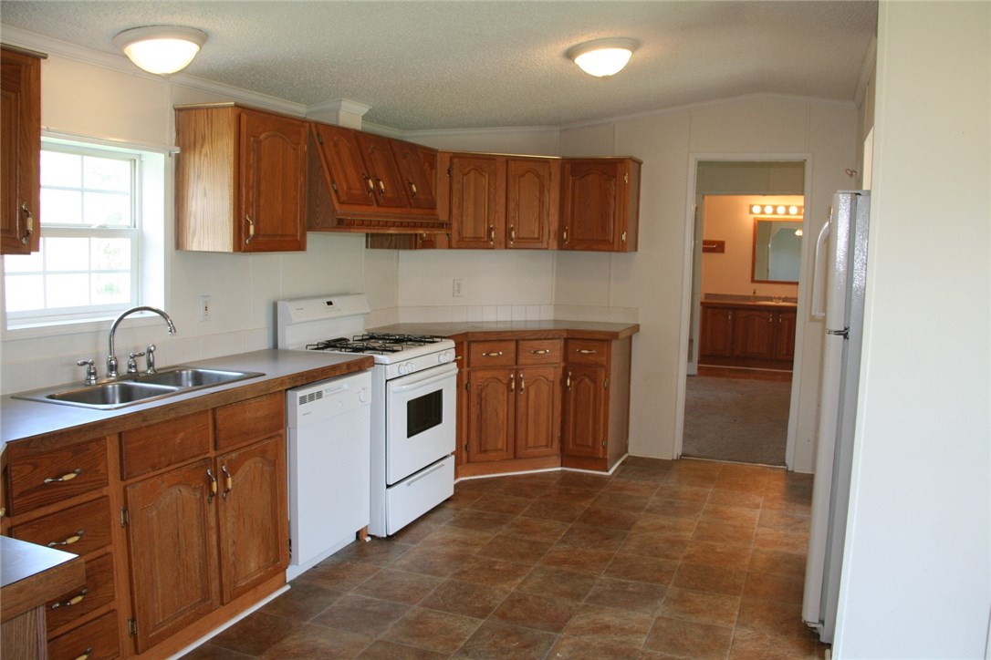 175 Spring Run Manchester, NY 14432 - Photo 12 of 28