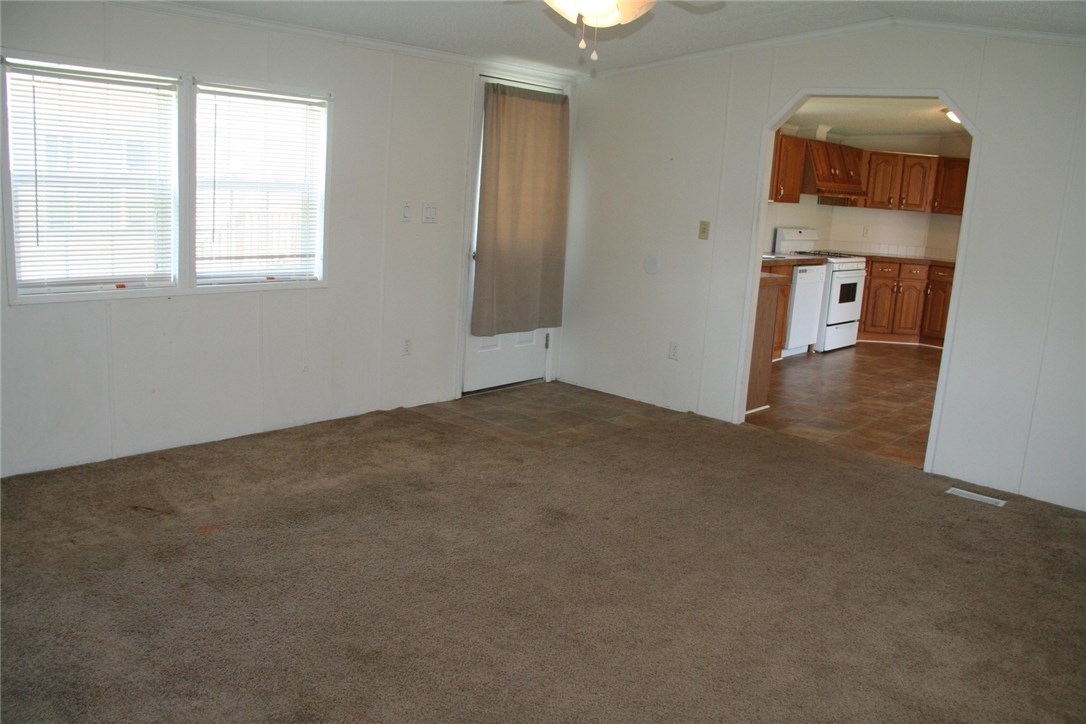 175 Spring Run Manchester, NY 14432 - Photo 4 of 28