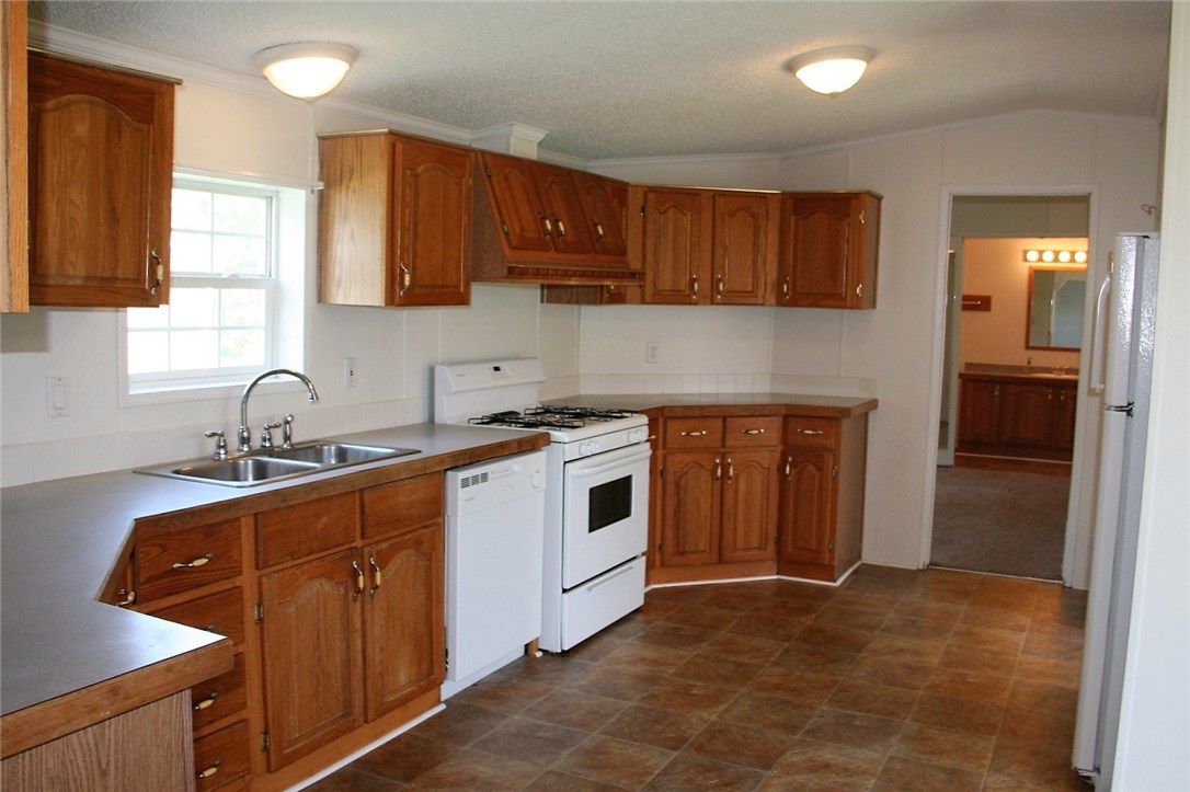 175 Spring Run Manchester, NY 14432 - Photo 10 of 28