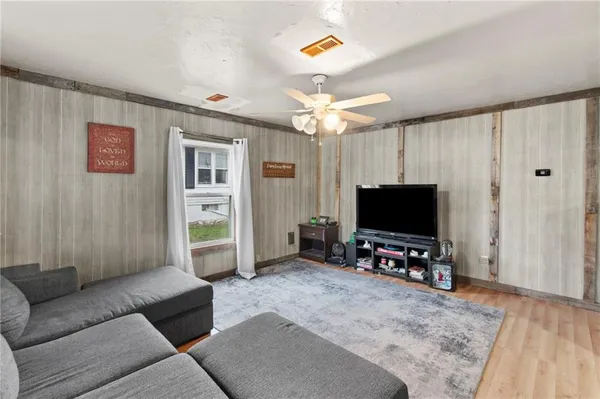 $134,900 | 616 East 3rd Street, Cameron, MO 64429